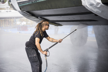 How to Clean a Boat Pressure washing